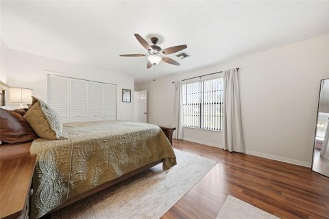 House in Tavares, Florida 2 bedrooms, 169.64 sq.m. № 2201986 - photo 28