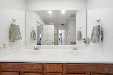 House in Tavares, Florida 2 bedrooms, 169.64 sq.m. № 2201986 - photo 24