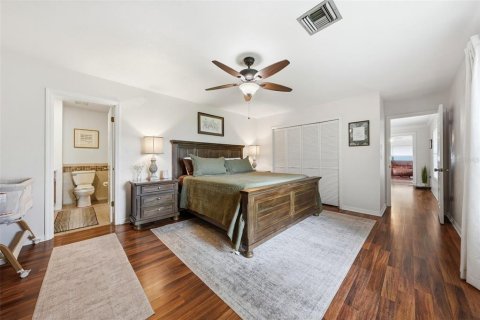 House in Tavares, Florida 2 bedrooms, 169.64 sq.m. № 2201986 - photo 29