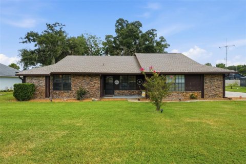 House in Tavares, Florida 2 bedrooms, 169.64 sq.m. № 2201986