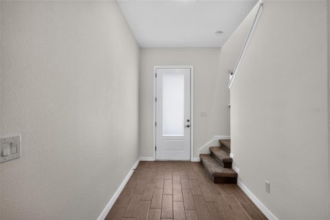 House in DeBary, Florida 4 bedrooms, 232.26 sq.m. № 2222900 - photo 7