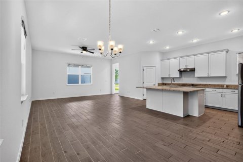 House in DeBary, Florida 4 bedrooms, 232.26 sq.m. № 2222900 - photo 13