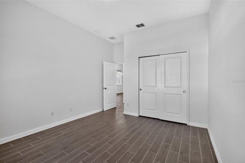 House in DeBary, Florida 4 bedrooms, 232.26 sq.m. № 2222900 - photo 25