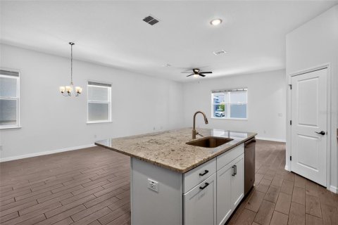 House in DeBary, Florida 4 bedrooms, 232.26 sq.m. № 2222900 - photo 12