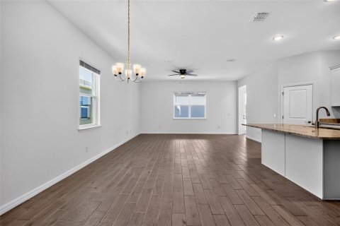 House in DeBary, Florida 4 bedrooms, 232.26 sq.m. № 2222900 - photo 16