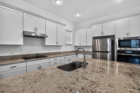 House in DeBary, Florida 4 bedrooms, 232.26 sq.m. № 2222900 - photo 8