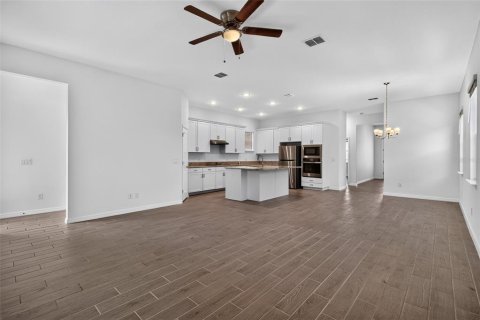 House in DeBary, Florida 4 bedrooms, 232.26 sq.m. № 2222900 - photo 14