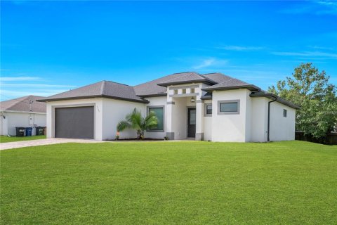Villa ou maison à vendre à Lehigh Acres, Floride: 3 chambres, 157.75 m2 № 2283381 - photo 2
