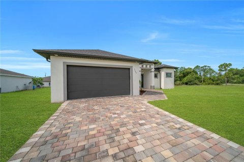 Villa ou maison à vendre à Lehigh Acres, Floride: 3 chambres, 157.75 m2 № 2283381 - photo 8