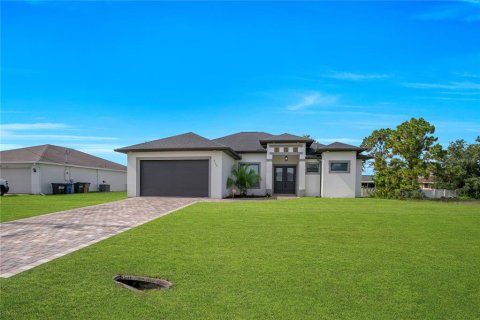 Villa ou maison à vendre à Lehigh Acres, Floride: 3 chambres, 157.75 m2 № 2283381 - photo 4