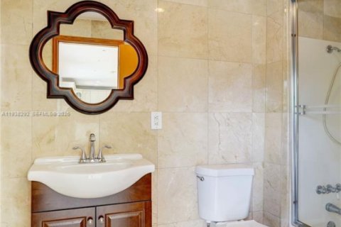 House in Hialeah, Florida 3 bedrooms, 203.64 sq.m. № 1995979 - photo 21