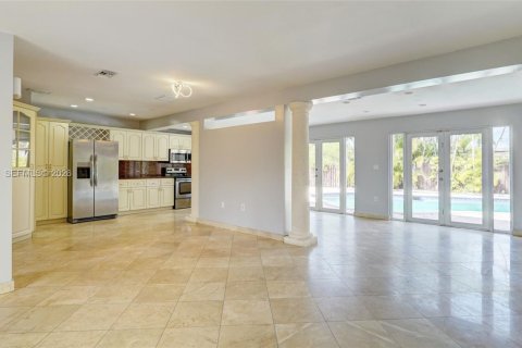 House in Hialeah, Florida 3 bedrooms, 203.64 sq.m. № 1995979 - photo 10