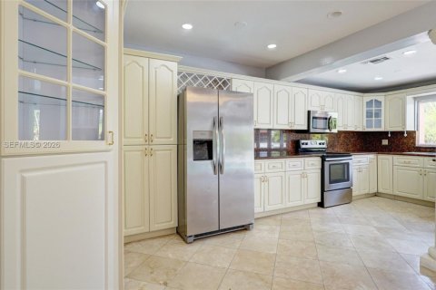 House in Hialeah, Florida 3 bedrooms, 203.64 sq.m. № 1995979 - photo 3