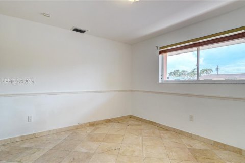 House in Hialeah, Florida 3 bedrooms, 203.64 sq.m. № 1995979 - photo 24