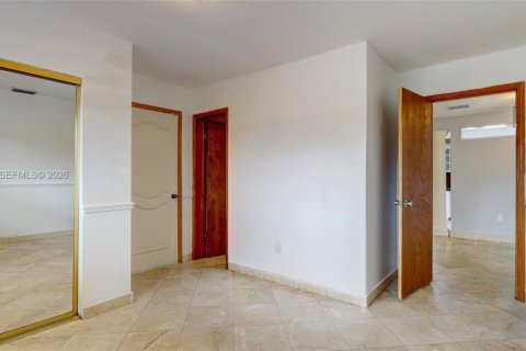 House in Hialeah, Florida 3 bedrooms, 203.64 sq.m. № 1995979 - photo 23