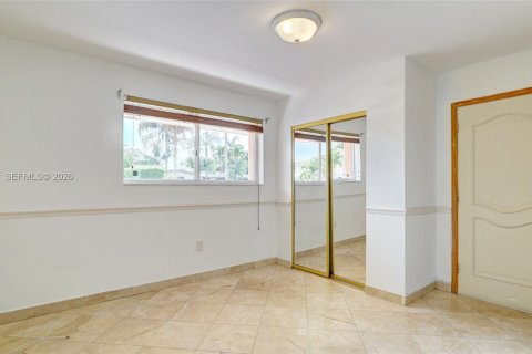 House in Hialeah, Florida 3 bedrooms, 203.64 sq.m. № 1995979 - photo 22