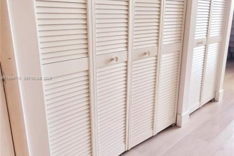 Copropriété à vendre à Miami, Floride: 1 chambre, 90.86 m2 № 2045857 - photo 2