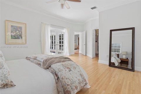 House in Coral Gables, Florida 4 bedrooms, 204.11 sq.m. № 2172568 - photo 15