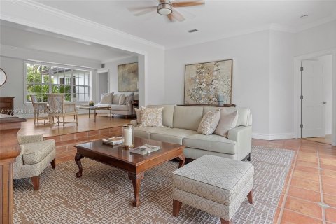 House in Coral Gables, Florida 4 bedrooms, 204.11 sq.m. № 2172568 - photo 7