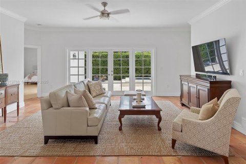 House in Coral Gables, Florida 4 bedrooms, 204.11 sq.m. № 2172568 - photo 8