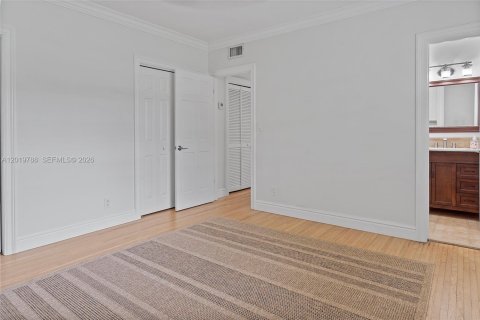 House in Coral Gables, Florida 4 bedrooms, 204.11 sq.m. № 2172568 - photo 22