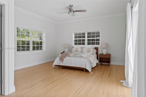 House in Coral Gables, Florida 4 bedrooms, 204.11 sq.m. № 2172568 - photo 14