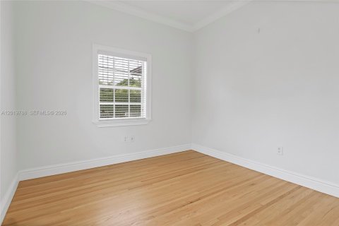 House in Coral Gables, Florida 4 bedrooms, 204.11 sq.m. № 2172568 - photo 25