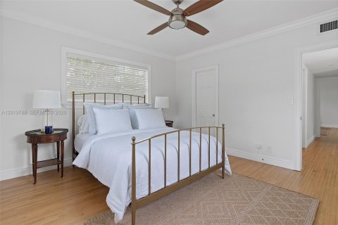 House in Coral Gables, Florida 4 bedrooms, 204.11 sq.m. № 2172568 - photo 17