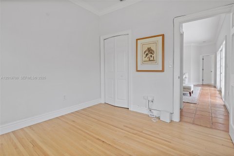 House in Coral Gables, Florida 4 bedrooms, 204.11 sq.m. № 2172568 - photo 26