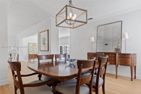 House in Coral Gables, Florida 4 bedrooms, 204.11 sq.m. № 2172568 - photo 10