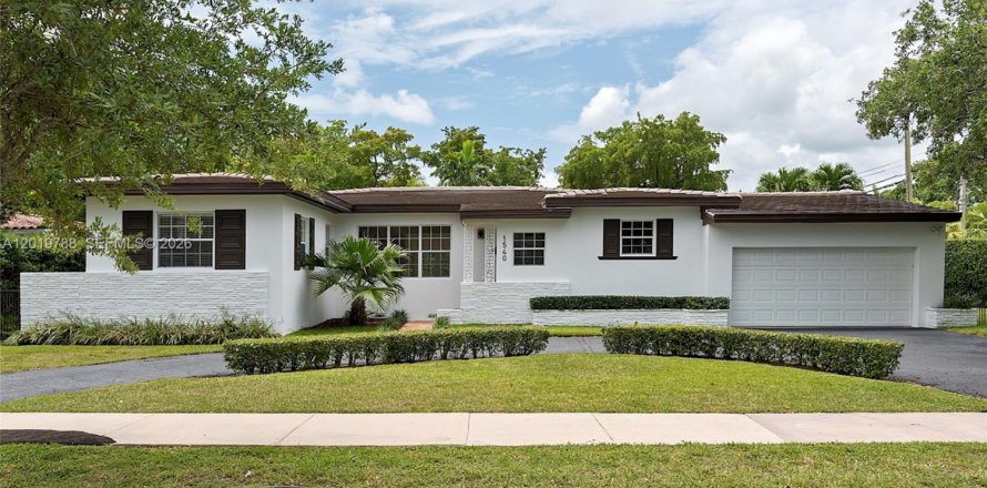 House in Coral Gables, Florida 4 bedrooms, 204.11 sq.m. № 2172568