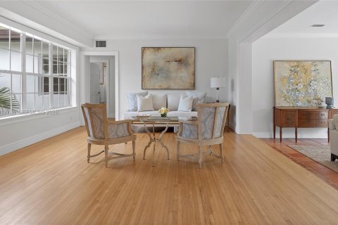 House in Coral Gables, Florida 4 bedrooms, 204.11 sq.m. № 2172568 - photo 4