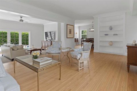 House in Coral Gables, Florida 4 bedrooms, 204.11 sq.m. № 2172568 - photo 6