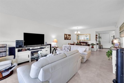 Condo in Pompano Beach, Florida, 2 bedrooms  № 1768477 - photo 13