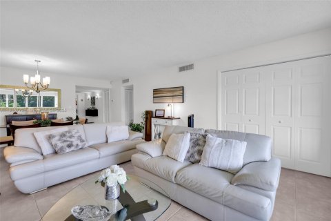 Condo in Pompano Beach, Florida, 2 bedrooms  № 1768477 - photo 14