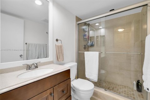Condo in Pompano Beach, Florida, 2 bedrooms  № 1768477 - photo 23
