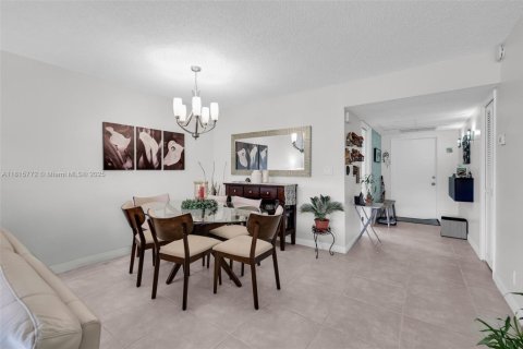 Condo in Pompano Beach, Florida, 2 bedrooms  № 1768477 - photo 12