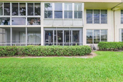 Condo in Pompano Beach, Florida, 2 bedrooms  № 1768477 - photo 30