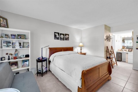 Condo in Pompano Beach, Florida, 2 bedrooms  № 1768477 - photo 16