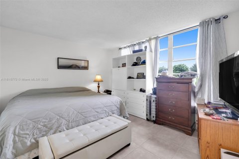 Condo in Pompano Beach, Florida, 2 bedrooms  № 1768477 - photo 21