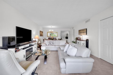 Condo in Pompano Beach, Florida, 2 bedrooms  № 1768477 - photo 9