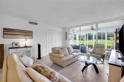 Condo in Pompano Beach, Florida, 2 bedrooms  № 1768477 - photo 15