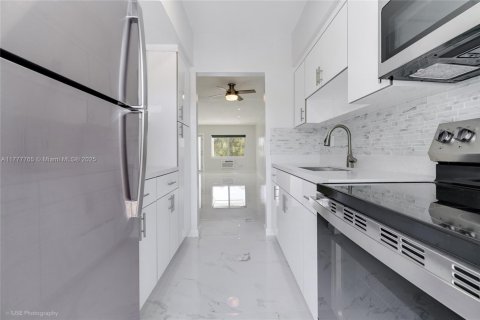 Copropriété à louer à Miami Beach, Floride: 43.66 m2 № 1713794 - photo 9