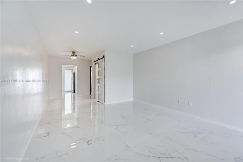 Copropriété à louer à Miami Beach, Floride: 43.66 m2 № 1713794 - photo 4