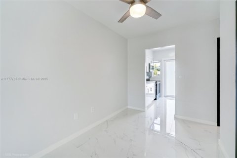 Copropriété à louer à Miami Beach, Floride: 43.66 m2 № 1713794 - photo 3