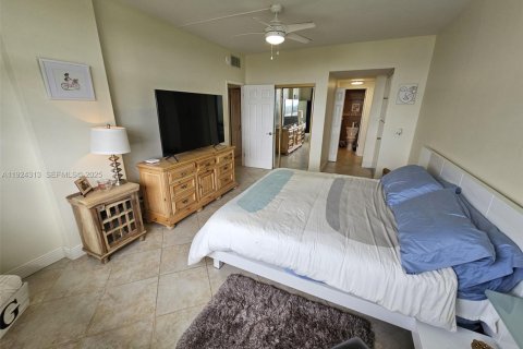 Condo in Hollywood, Florida, 2 bedrooms  № 1984258 - photo 11