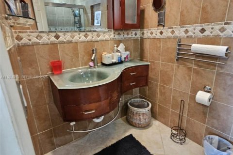 Condo in Hollywood, Florida, 2 bedrooms  № 1984258 - photo 16