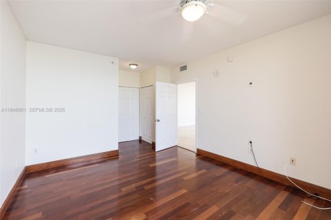 Condo in Miami, Florida, 3 bedrooms  № 2004753 - photo 25