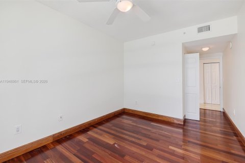 Condo in Miami, Florida, 3 bedrooms  № 2004753 - photo 29