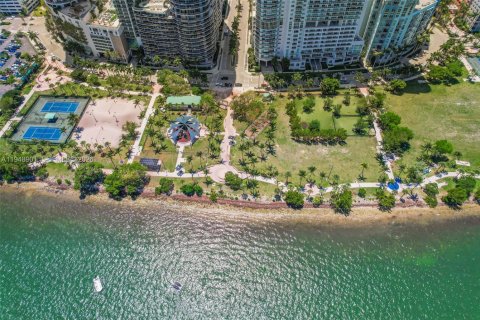 Condo in Miami, Florida, 3 bedrooms  № 2004753 - photo 11